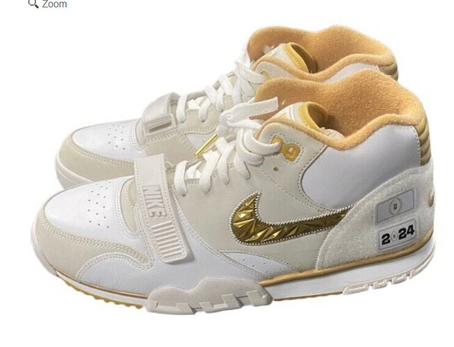 Tuttle Players Trunk